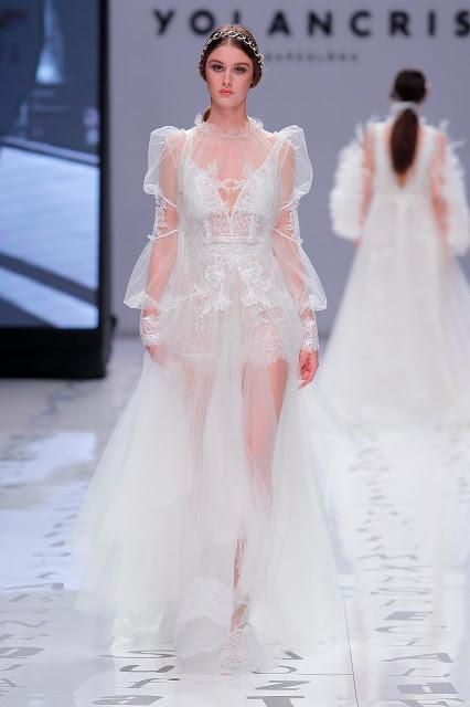 Las novias libres y sin miedo de YolanCris 2020 vuelven a revolucionar la pasarela de Valmont Barcelona Bridal Fashion Week