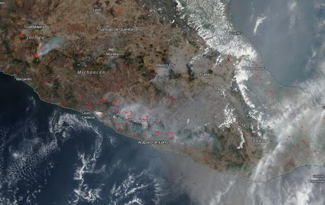 México: imagen satélite del humo de los incendios (14-05-2019)