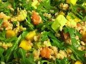 Ensalada quinoa salmon aguatate mango