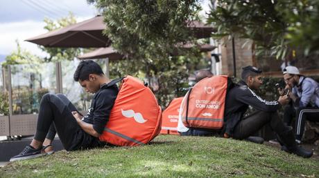 Le Hablé con el Bolsillo, Me Contestó con el Algoritmo (en el Reino de los Bots)