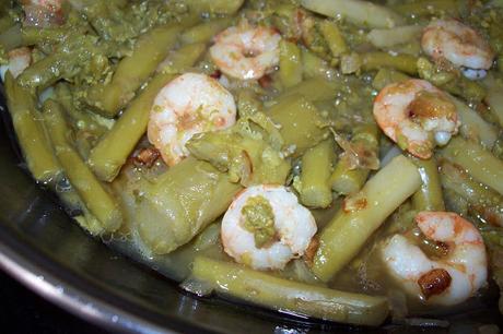 Espárragos trigueros con langostinos Espárragos trigueros con langostinos