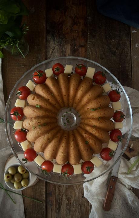 Green olive, Ham & Cheese Bundt Cake #BundtBakers {Bundt Cake salado}