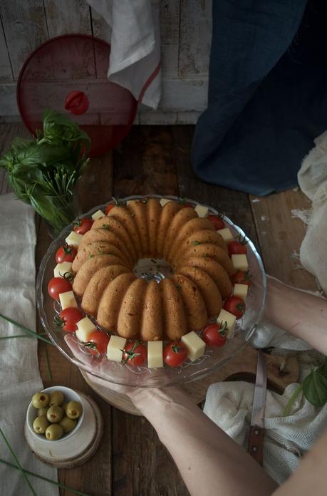 Green olive, Ham & Cheese Bundt Cake #BundtBakers {Bundt Cake salado}