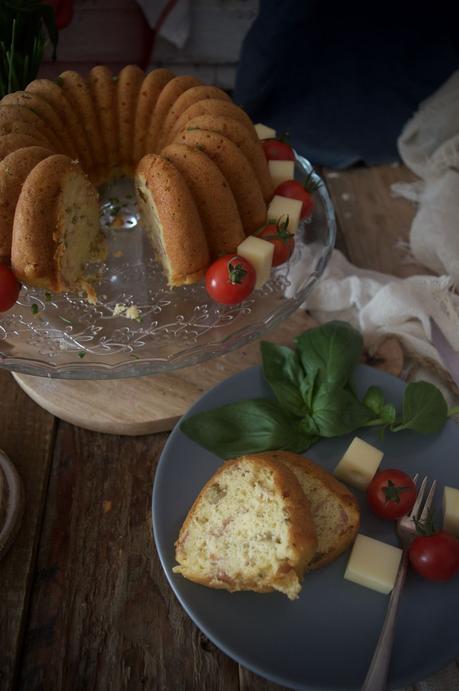 Green olive, Ham & Cheese Bundt Cake #BundtBakers {Bundt Cake salado}