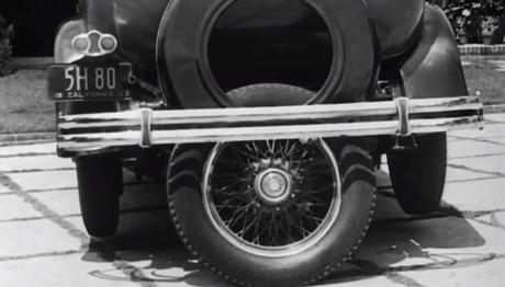 El invento fallido que precedió los coches que aparcan solos La Quinta Rueda de Brooks Walker, el predecesor de los coches que aparcan solos.