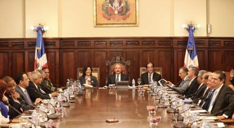 Danilo reunido con funcionarios; publicado listado de calificaciones instituciones.