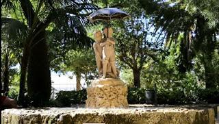 Niños bajo el agua en el parque Genovés de cadiz