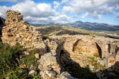 Apano-Kastro-Fortress.jpg.optimal ▷ Cómo ir de excursión a Apano Kastro en Naxos, Grecia