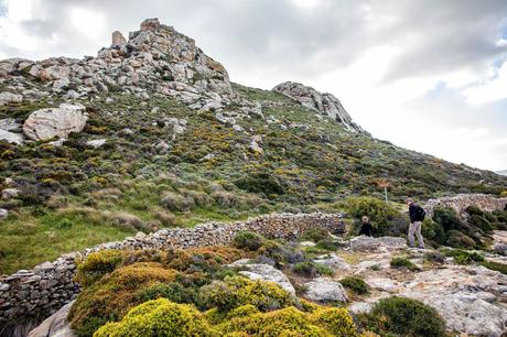 Back-Side-of-the-Hill.jpg.optimal ▷ Cómo ir de excursión a Apano Kastro en Naxos, Grecia