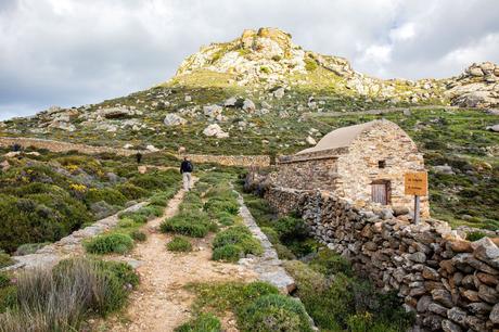 Hiking-Trail-Apano-Kastro.jpg.optimal ▷ Cómo ir de excursión a Apano Kastro en Naxos, Grecia