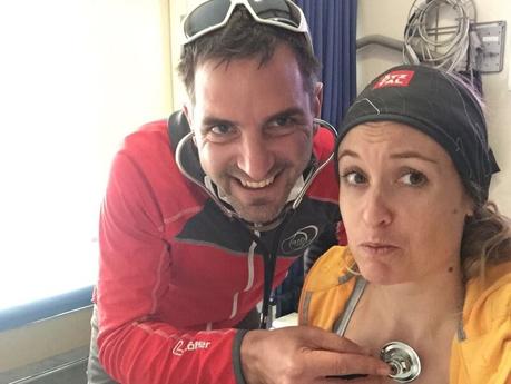 Becki-and-Holger-at-the-doctors ▷ Comente solo en Thrillseekers: ciclismo de montaña en la República de bicicletas, Solden, Austria, en The Otztal en verano: el parque de juegos de aventura de Austria. Welove2skiWeLove2Ski