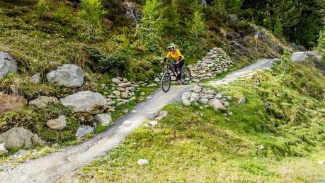 Bike-Republic-Solden-downhill-alpine-mountain-biking-The-pump-track-2 ▷ Comente solo en Thrillseekers: ciclismo de montaña en la República de bicicletas, Solden, Austria, en The Otztal en verano: el parque de juegos de aventura de Austria. Welove2skiWeLove2Ski