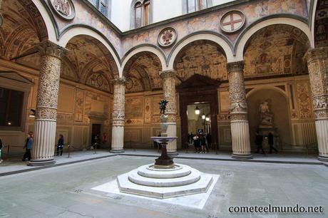 patio-del-museo-del-palacio-vecchio-de-florencia Los mejores museos de Florencia: ¡No te vayas sin haberlos visto!
