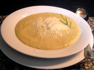 Vichyssoise de pera con parmesano sin lactosa