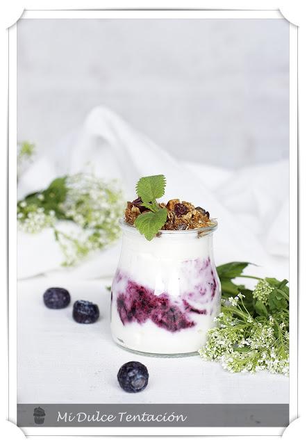 Mousse de Yogur, Arándanos y Granola