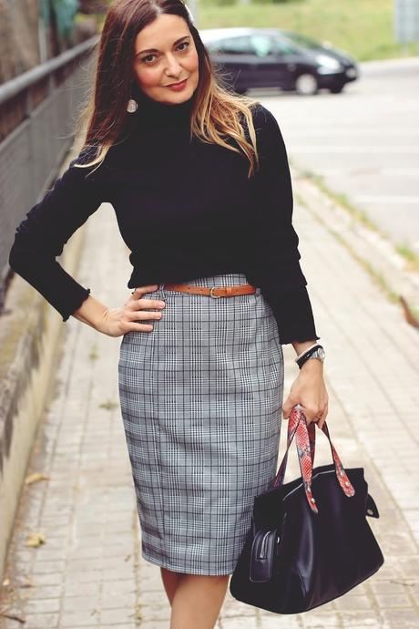 Con falda lápiz de Kate Kasin Con falda lápiz de Kate Kasin