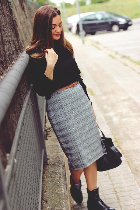 Con falda lápiz de Kate Kasin Con falda lápiz de Kate Kasin