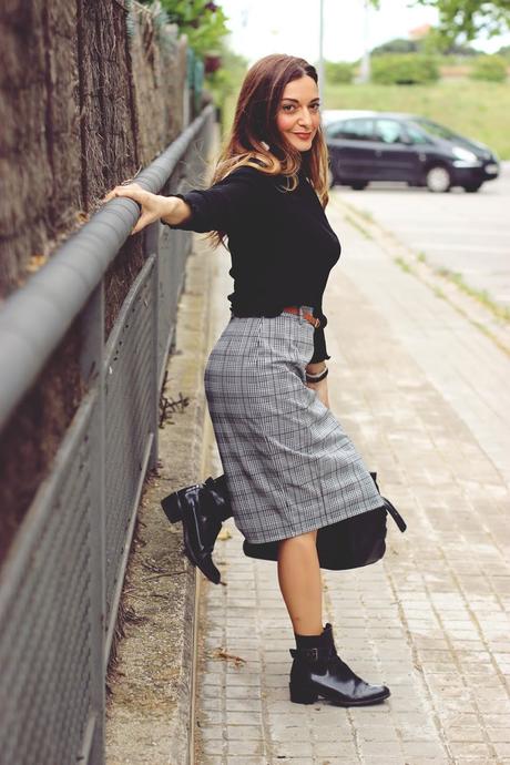 Con falda lápiz de Kate Kasin Con falda lápiz de Kate Kasin