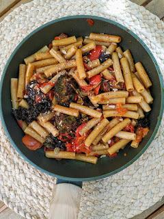 Pasta integral con verduras asadas