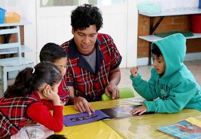 ES KEVIN VILLANO, PROFESOR DE PREESCOLAR, EJEMPLO DE VOCACIÓN Y COMPROMISO ES KEVIN VILLANO, PROFESOR DE PREESCOLAR, EJEMPLO DE VOCACIÓN Y COMPROMISO