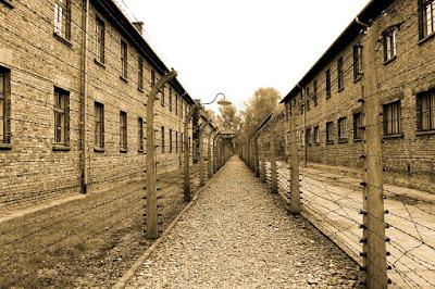 La locura y la maldad de Auschwitz