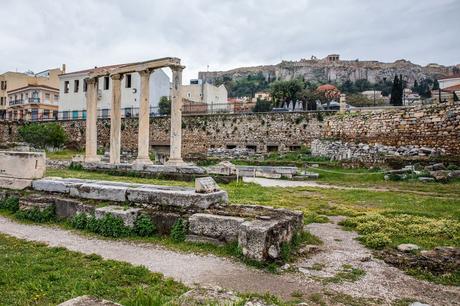 Hadrians-Library.jpg.optimal ▷ Atenas Bucket List: 20 mejores cosas que hacer en Atenas, Grecia