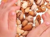 peligro riesgos frutos secos niños pequeños