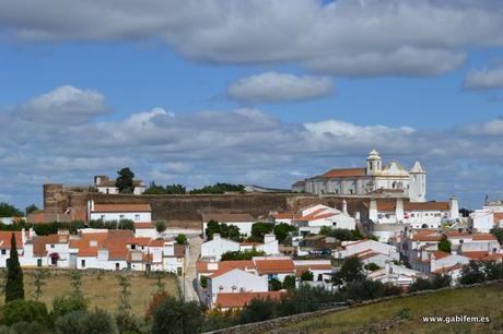 Veiros es una pequeña freguesia del concelho de Estremoz,...
