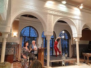 En castillo mozárabe con el rojo engalanando la pasión y ... En castillo mozárabe con el rojo engalanando la pasión y ...