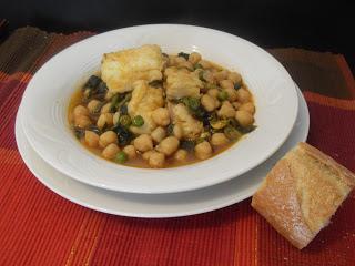 Garbanzos, con bacalao, espinacas y guisantes