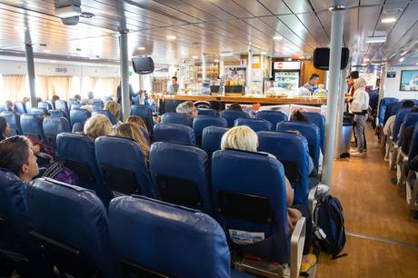 ▷ Consejos de viaje en Grecia: cosas que debe saber antes de ir a Grecia Standard-Ferry-Seats.jpg.optimal ▷ Consejos de viaje en Grecia: cosas que debe saber antes de ir a Grecia