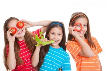 Cómo llaman los niños la atención durante la comida Cómo llaman los niños la atención durante la comida