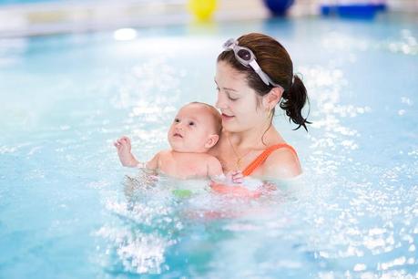 La matronatación: la natación del bebé con la madre
