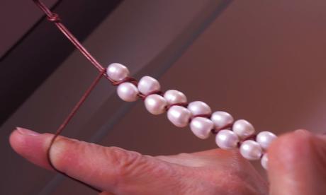 Pulsera con perlas en 8 pasos Pulsera con perlas en 8 pasos