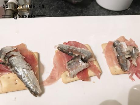 Tostas de boquerones con mayonesa Tostas de boquerones con mayonesa