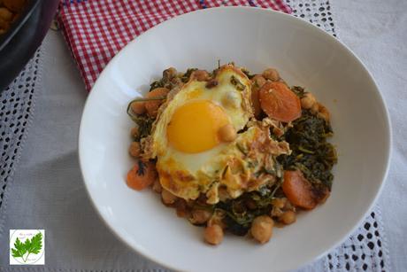 Hojas de Zanahorias con Garbanzos al Pimentón