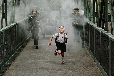 Lejos de Praga, La guerra íntima