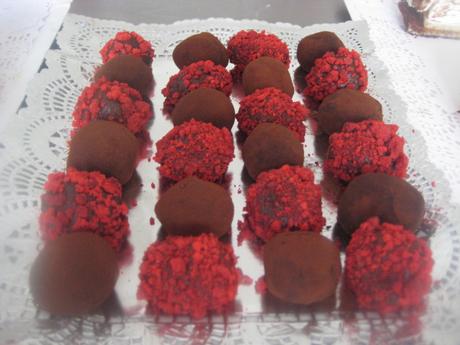 TRUFAS DE CARAMELO Y CROCANTI DE ALMENDRAS TRUFAS DE CARAMELO Y CROCANTI DE ALMENDRAS