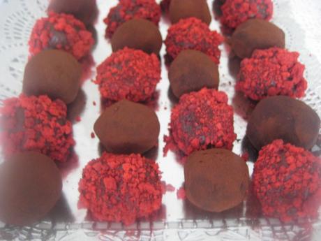 TRUFAS DE CARAMELO Y CROCANTI DE ALMENDRAS TRUFAS DE CARAMELO Y CROCANTI DE ALMENDRAS