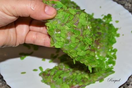 Lubina rebozada con escamas de arroz verde