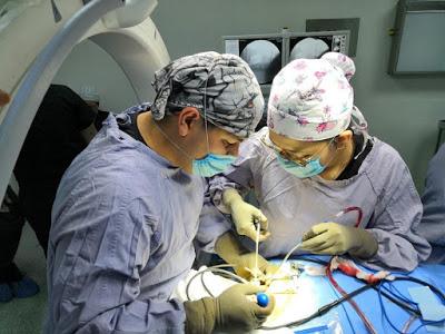 CAPACITA ISSEMYM A MÉDICOS EN TÉCNICAS DE CIRUGÍA DE COLUMNA