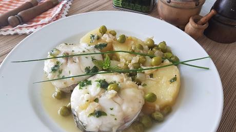 Merluza con guisantes y patatas nuevas Merluza con guisantes y patatas nuevas