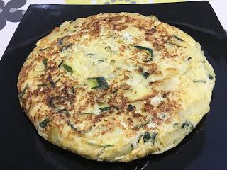 Tortilla de calabacín, queso y patata