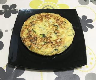 Tortilla de calabacín, queso y patata