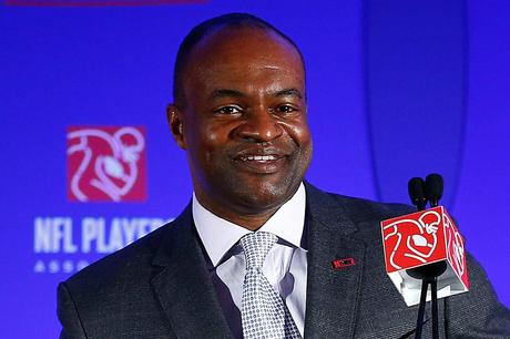 La NFLPA pide a jugadores a ahorrar dinero ante posible paro laboral