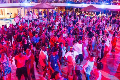 ▷ Comente sobre cómo mantenerse saludable en un crucero de 11 maneras fáciles (y aún así disfrutar) de Stay fit mientras navega en un crucero – HealthLoco nightly-dance-party-Carnival-Vista-cruise ▷ Comente sobre cómo mantenerse saludable en un crucero de 11 maneras fáciles (y aún así disfrutar) de Stay fit mientras navega en un crucero - HealthLoco