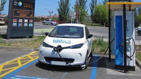 Llegan los impuestos exclusivos a los coches eléctricos (ya estaban tardando)