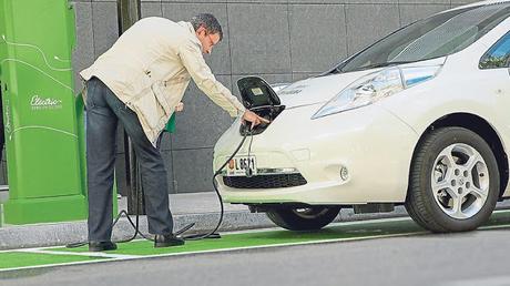 Llegan los impuestos exclusivos a los coches eléctricos (ya estaban tardando)