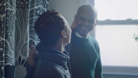 Un padre enseña a su hijo trans a afeitarse en este emotivo anuncio de Gillette