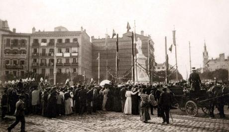 Fotos antiguas de Madrid: Monumento a Quevedo (1902)